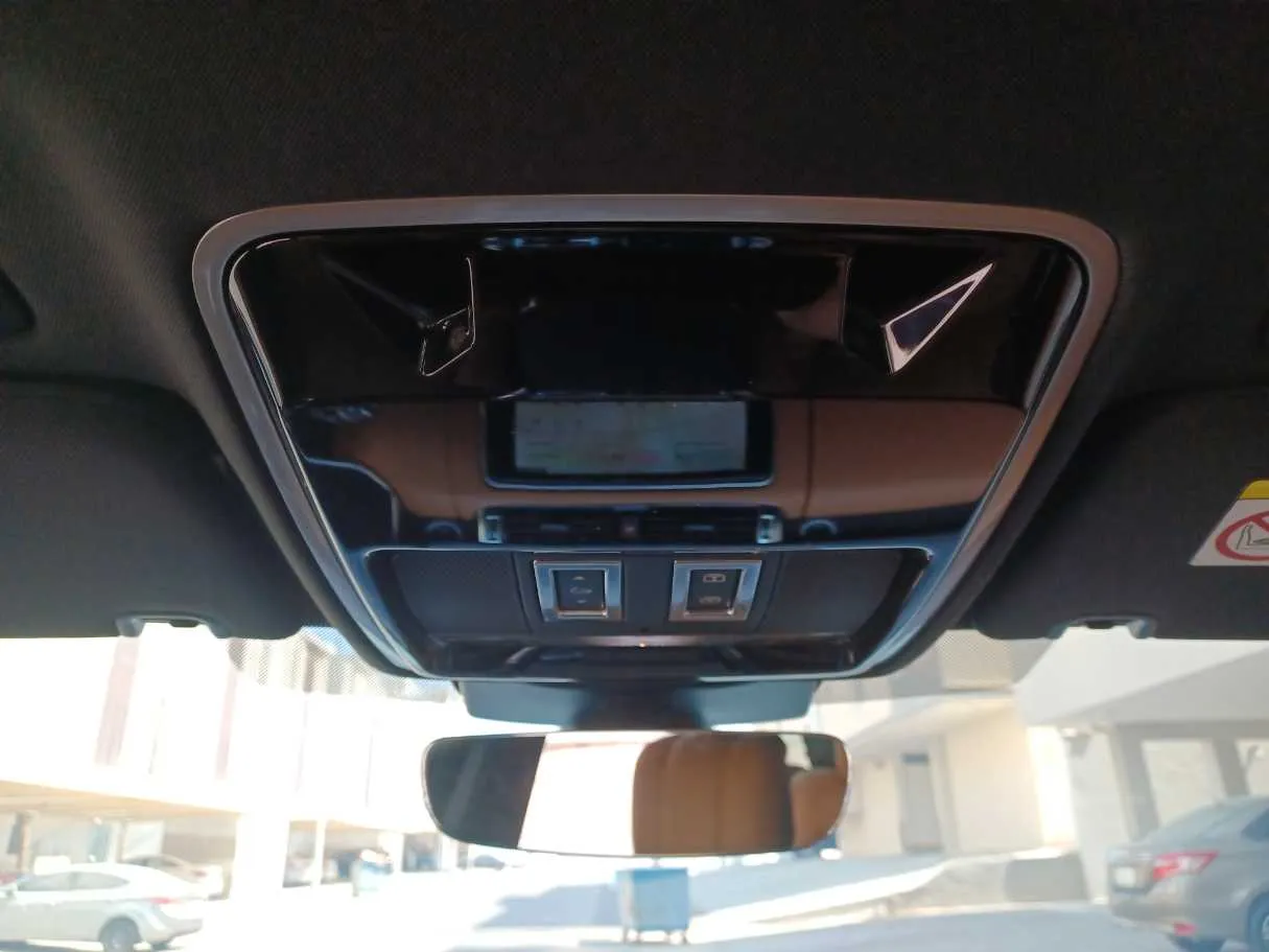 Car image 26