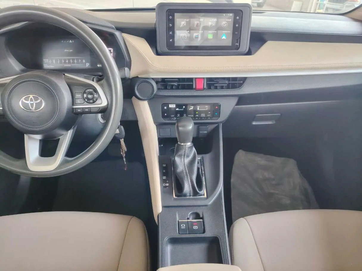 Car image 19