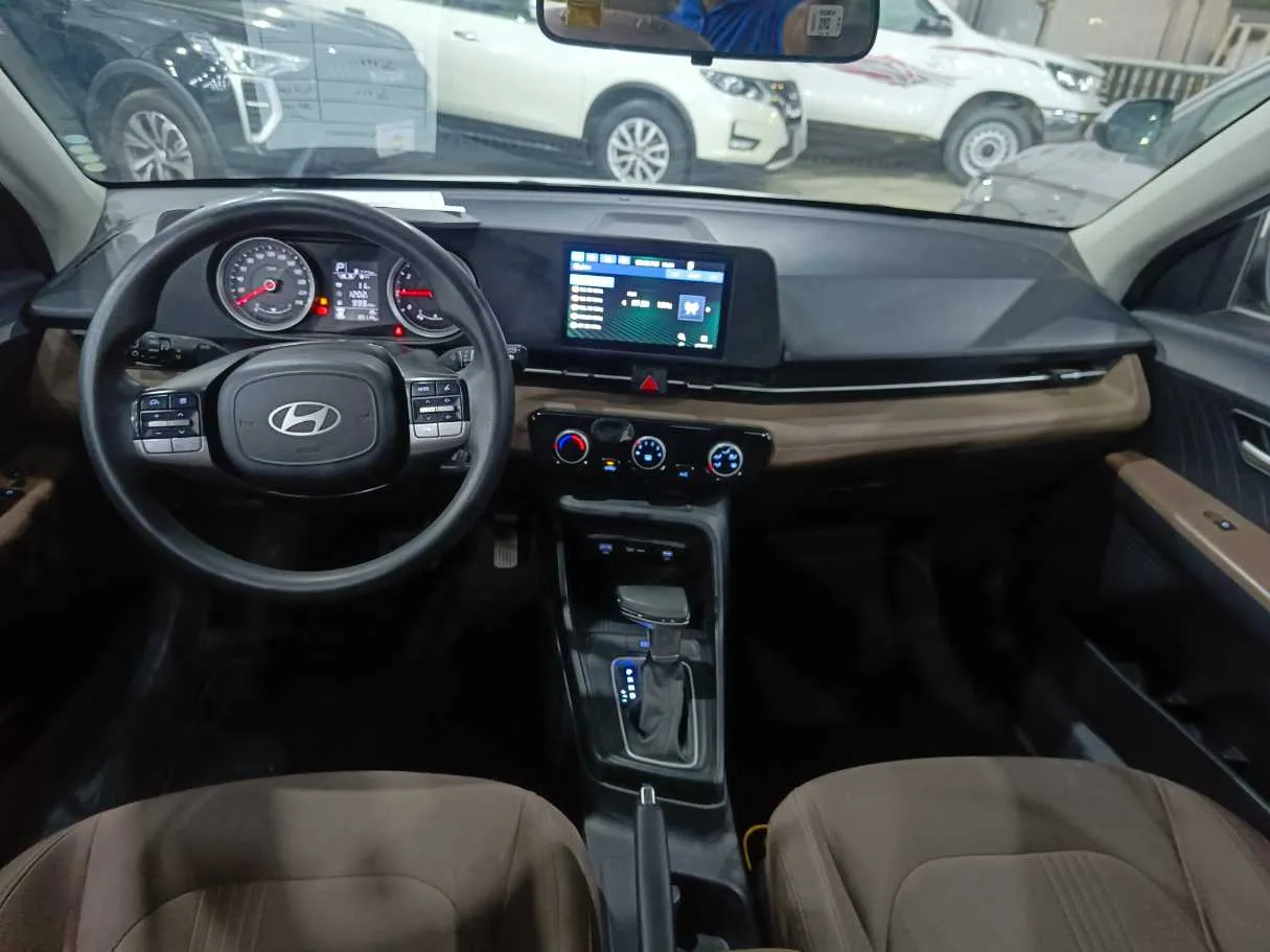 Car image 18