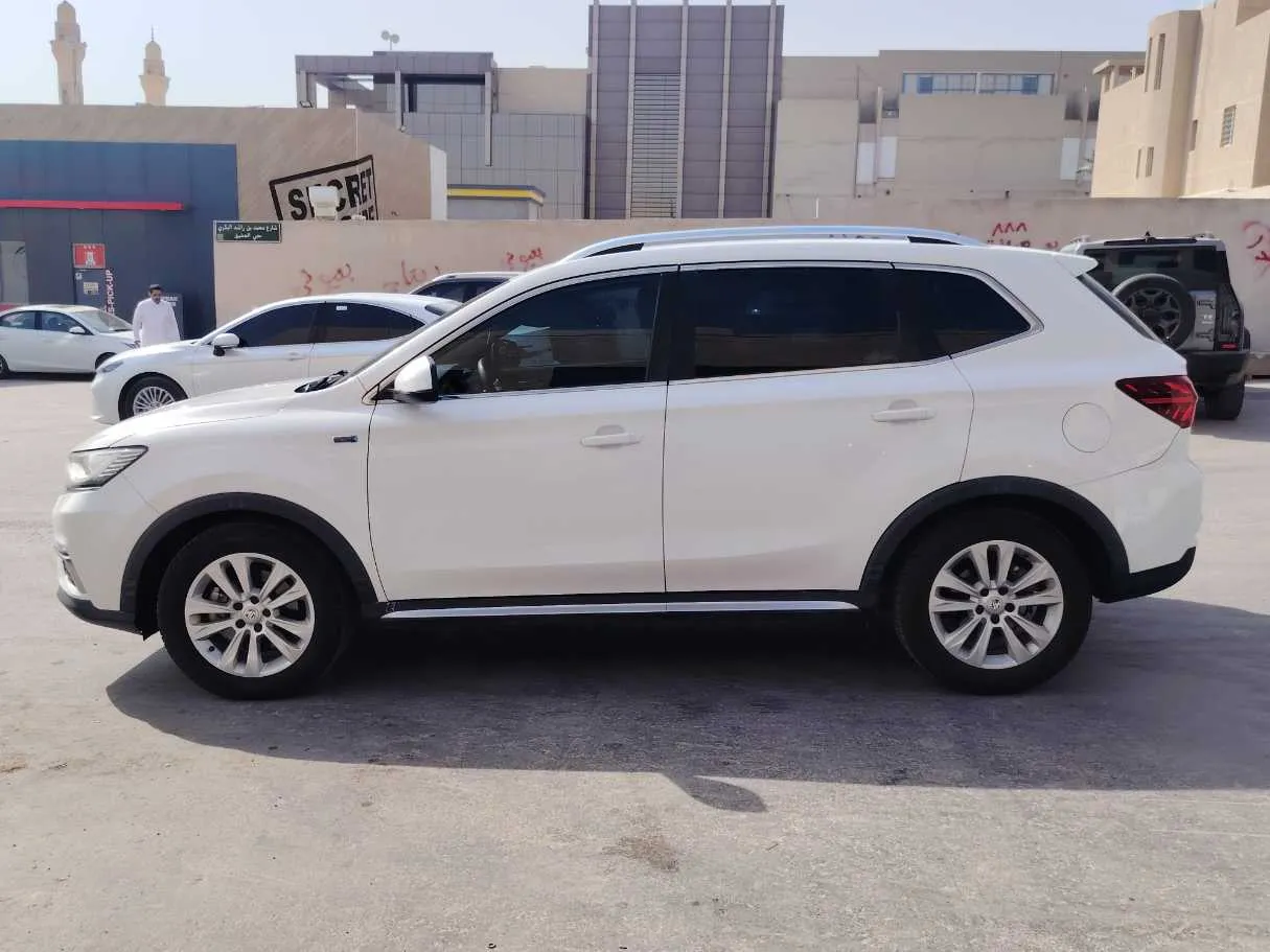 Car image 8