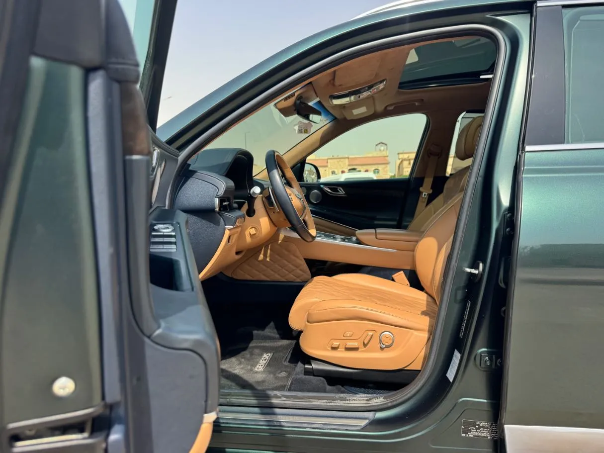 Car image 11