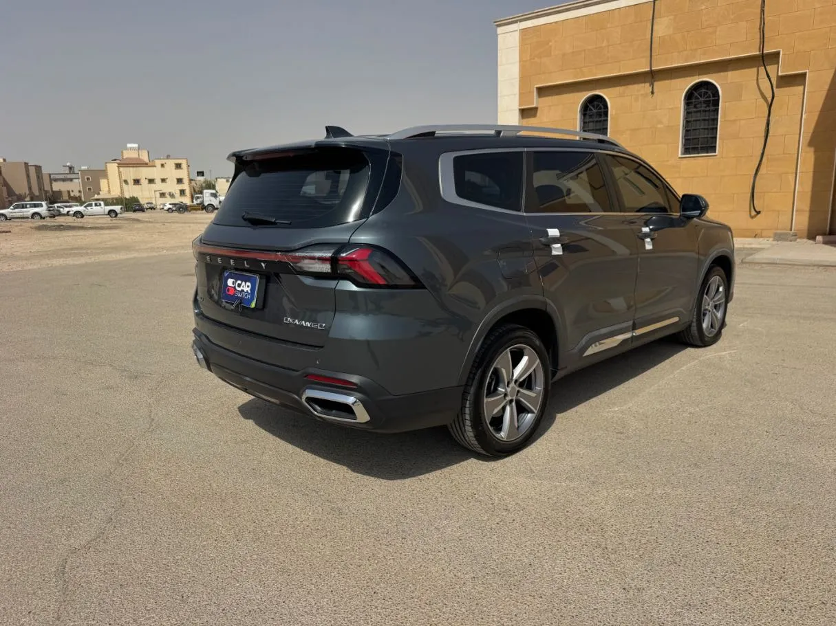 Car image 5