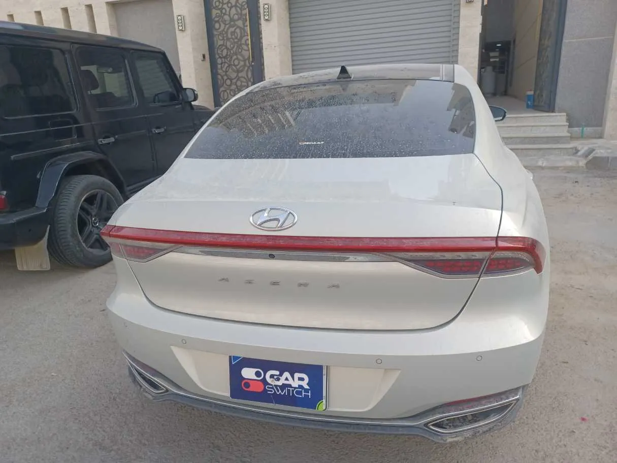 Car image 7