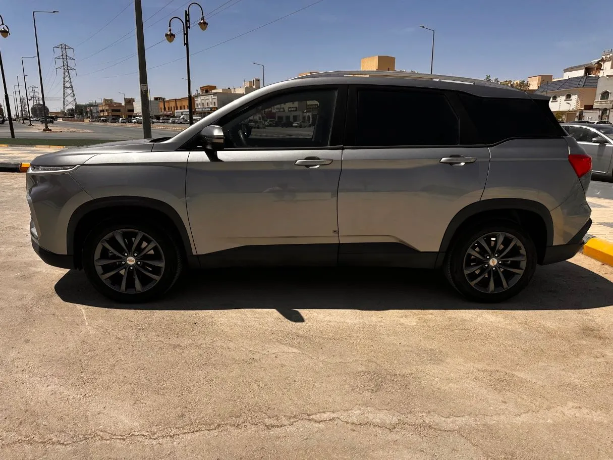 Car image 8