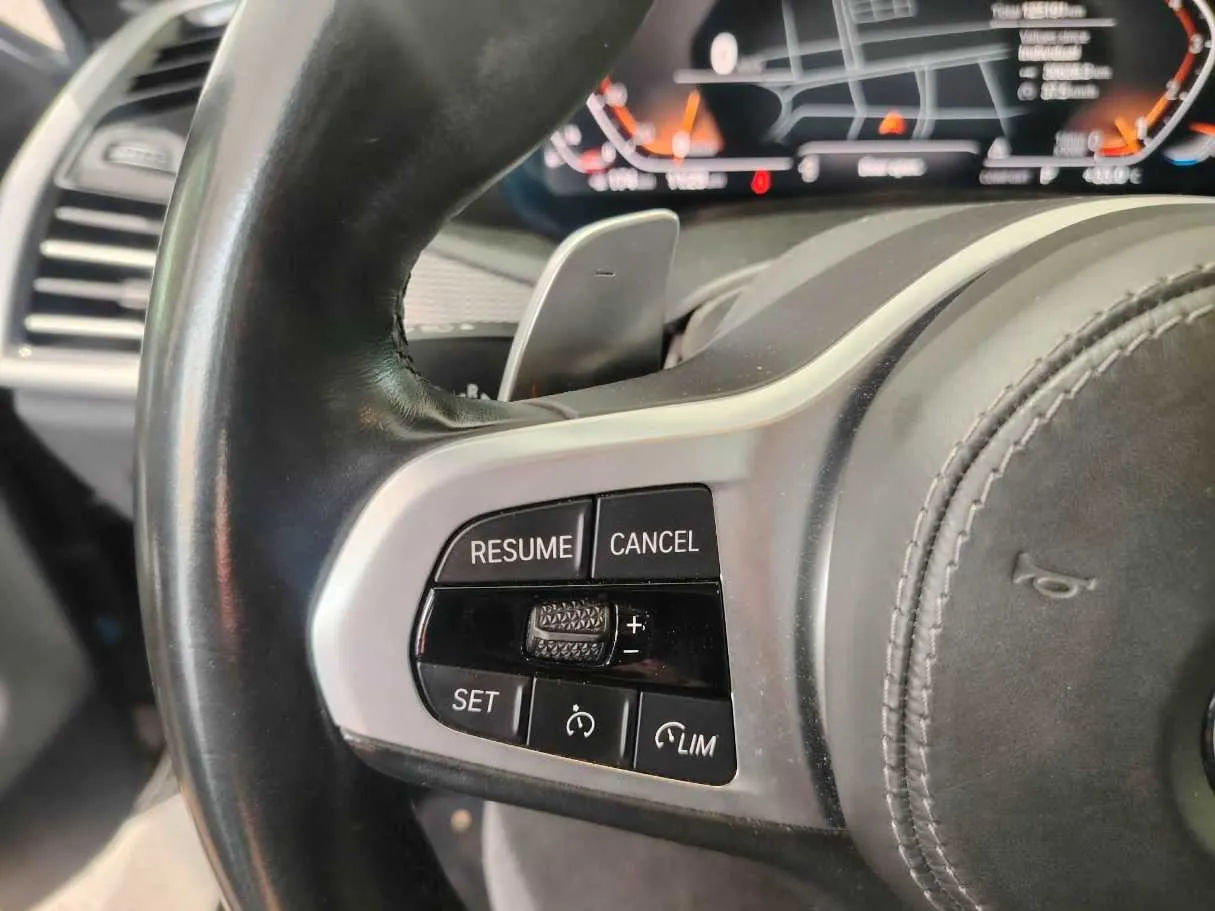 Car image 30