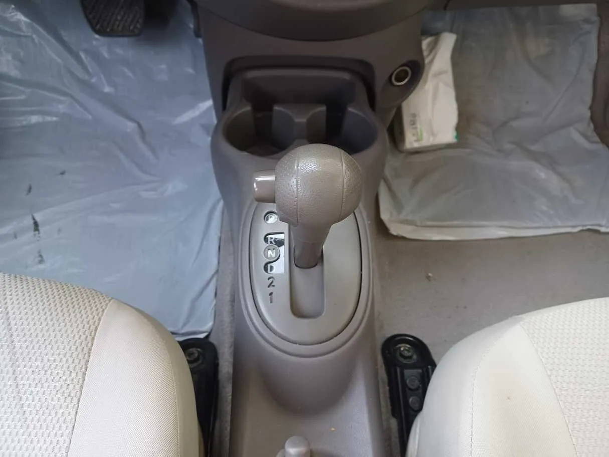 Car image 14
