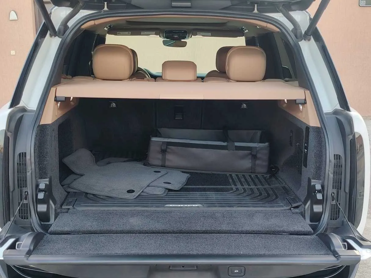 Car image 27