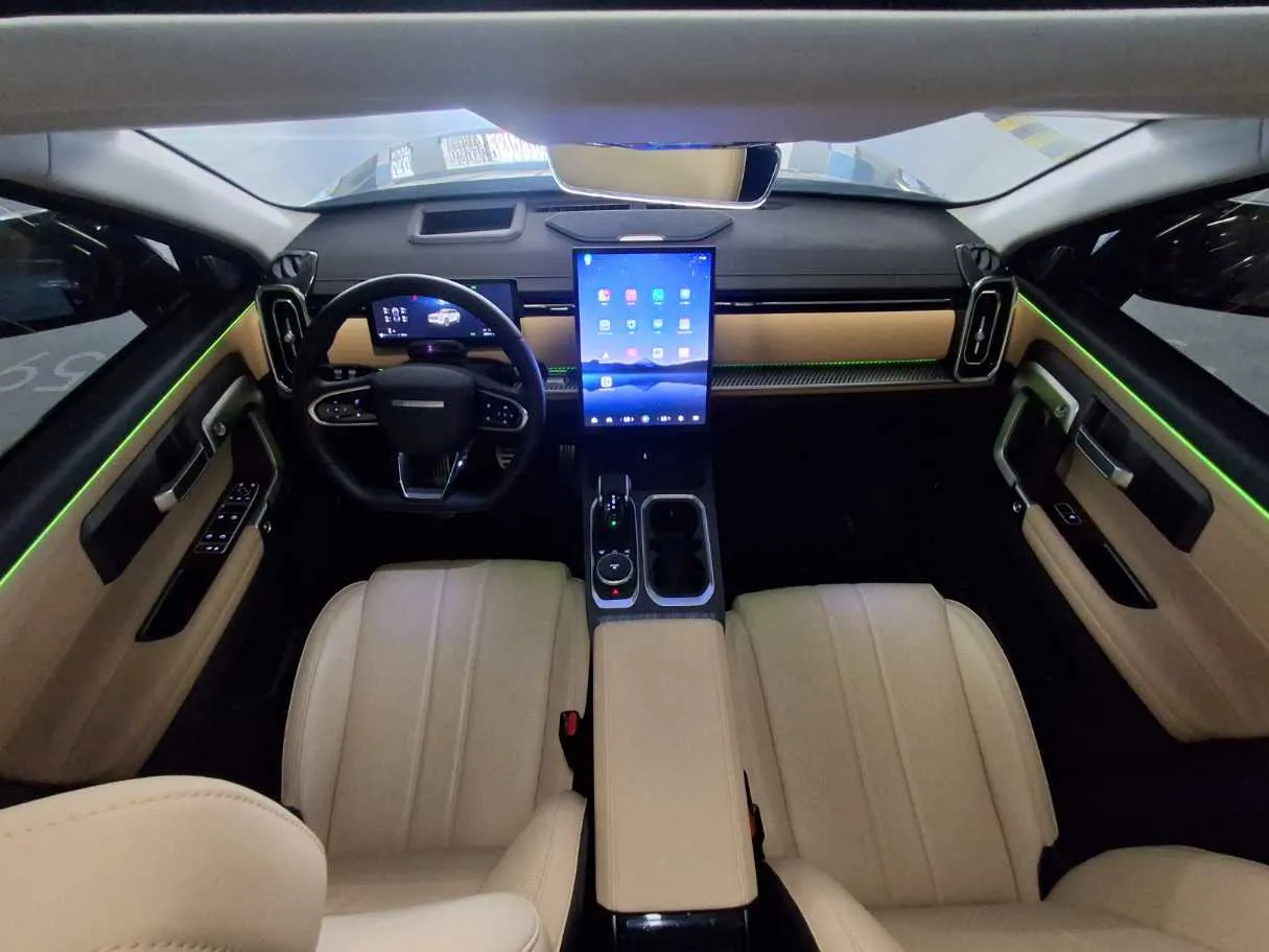 Car image 14