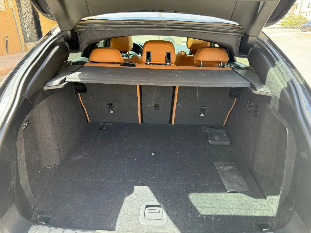 Car image 22