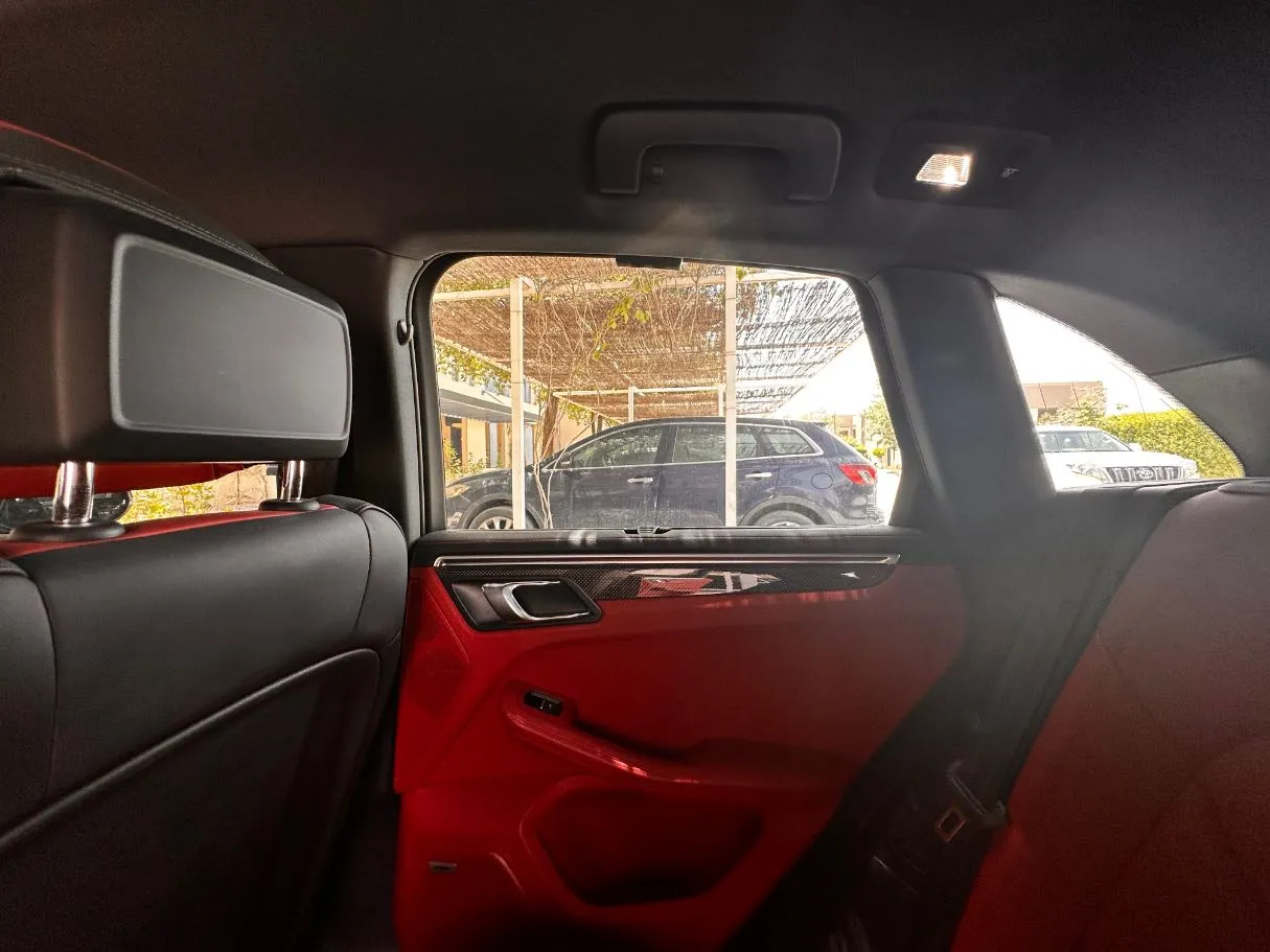 Car image 30