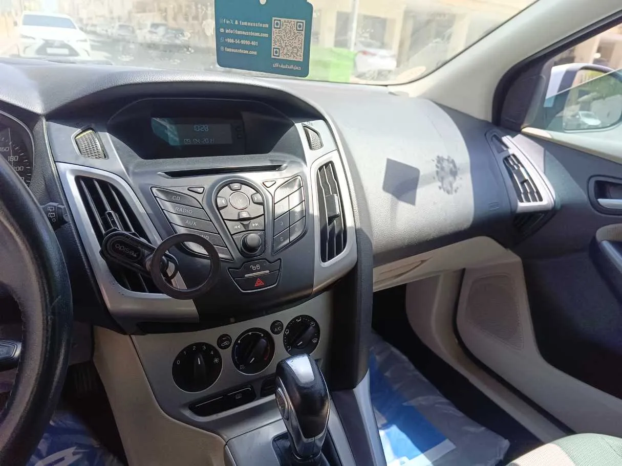 Car image 19