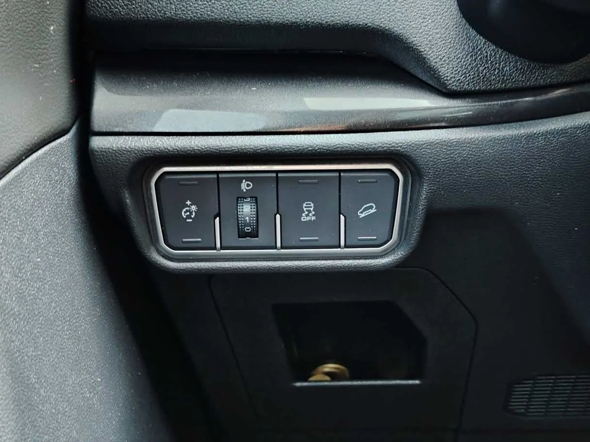 Car image 34