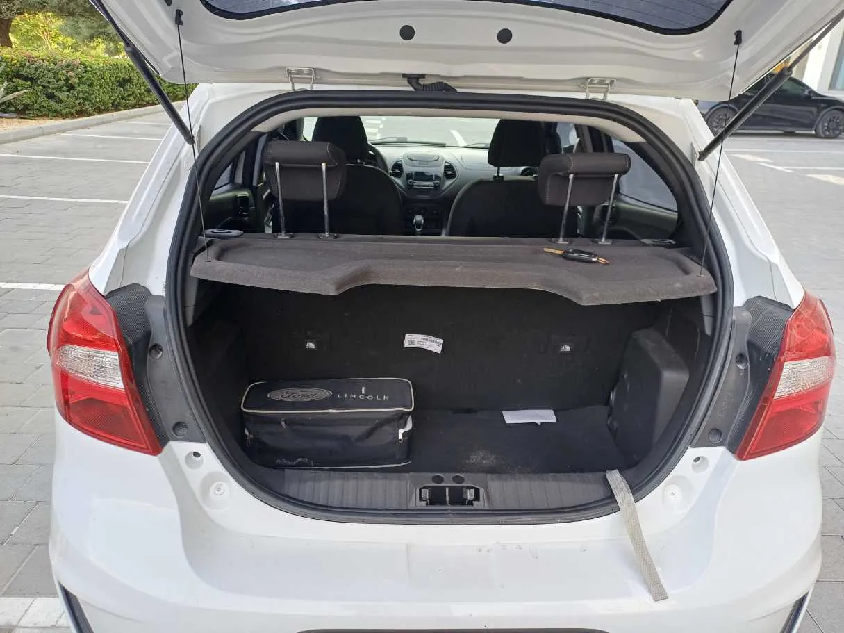 Car image 20