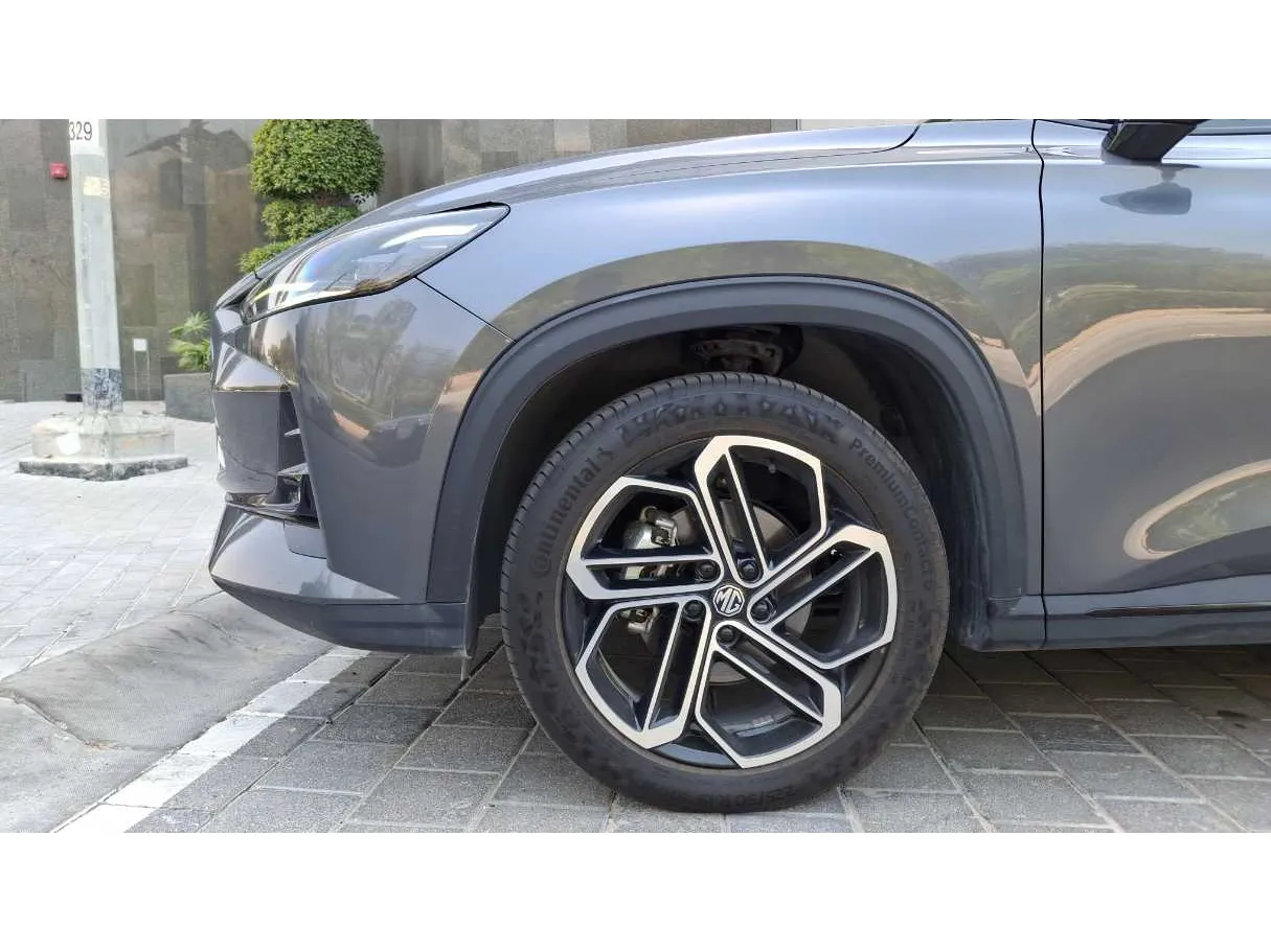 Car image 9