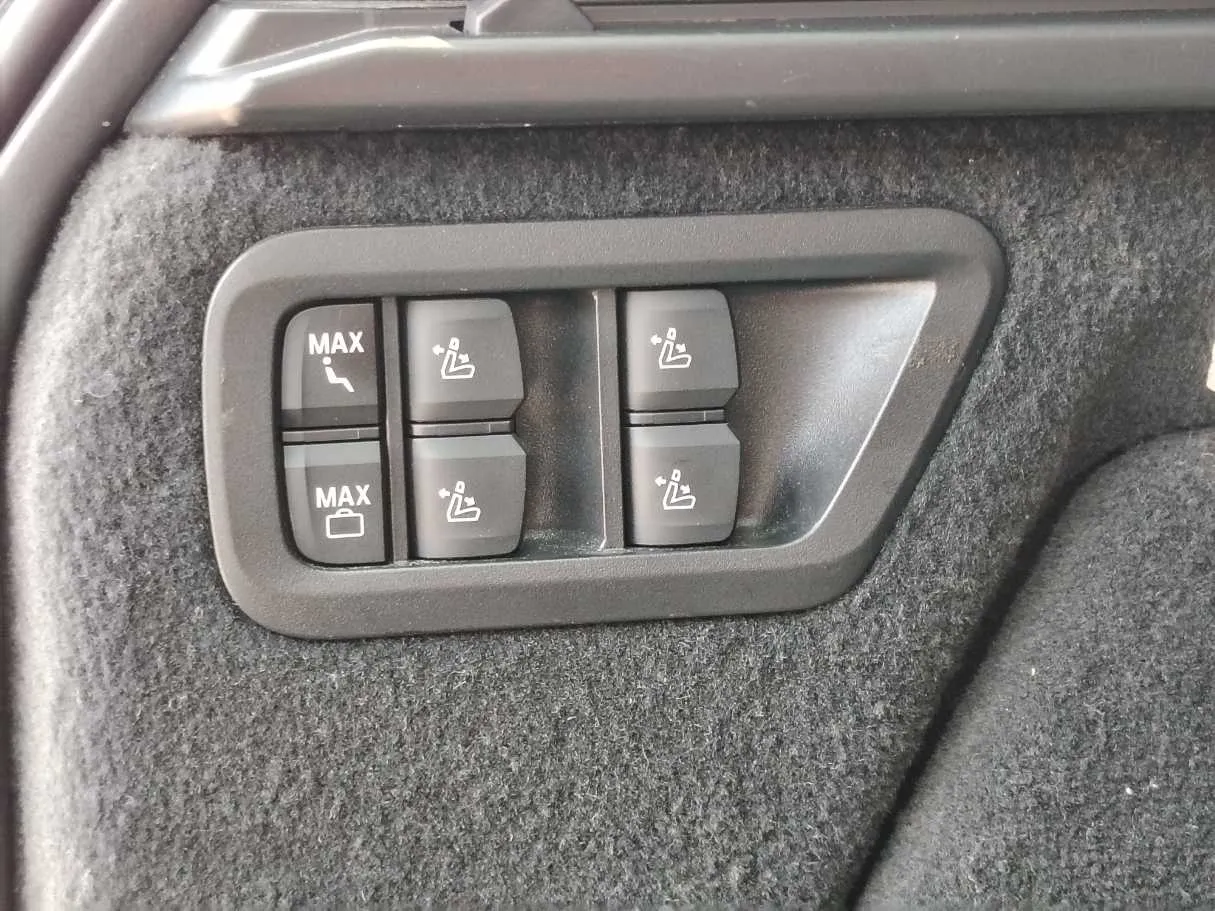 Car image 42