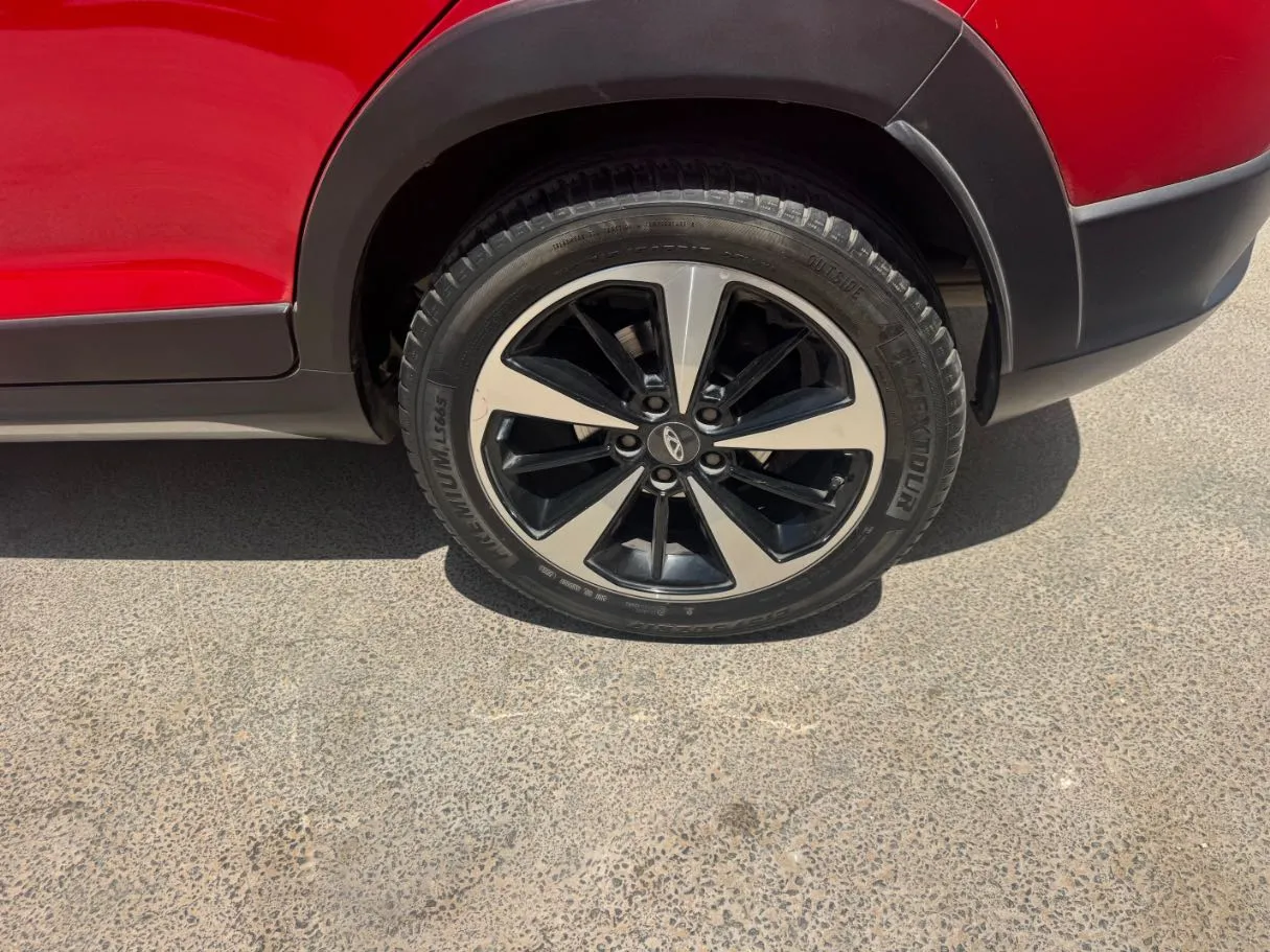 Car image 9