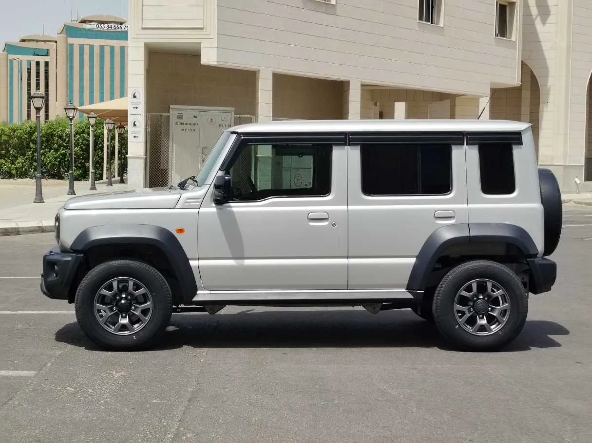 Car image 8