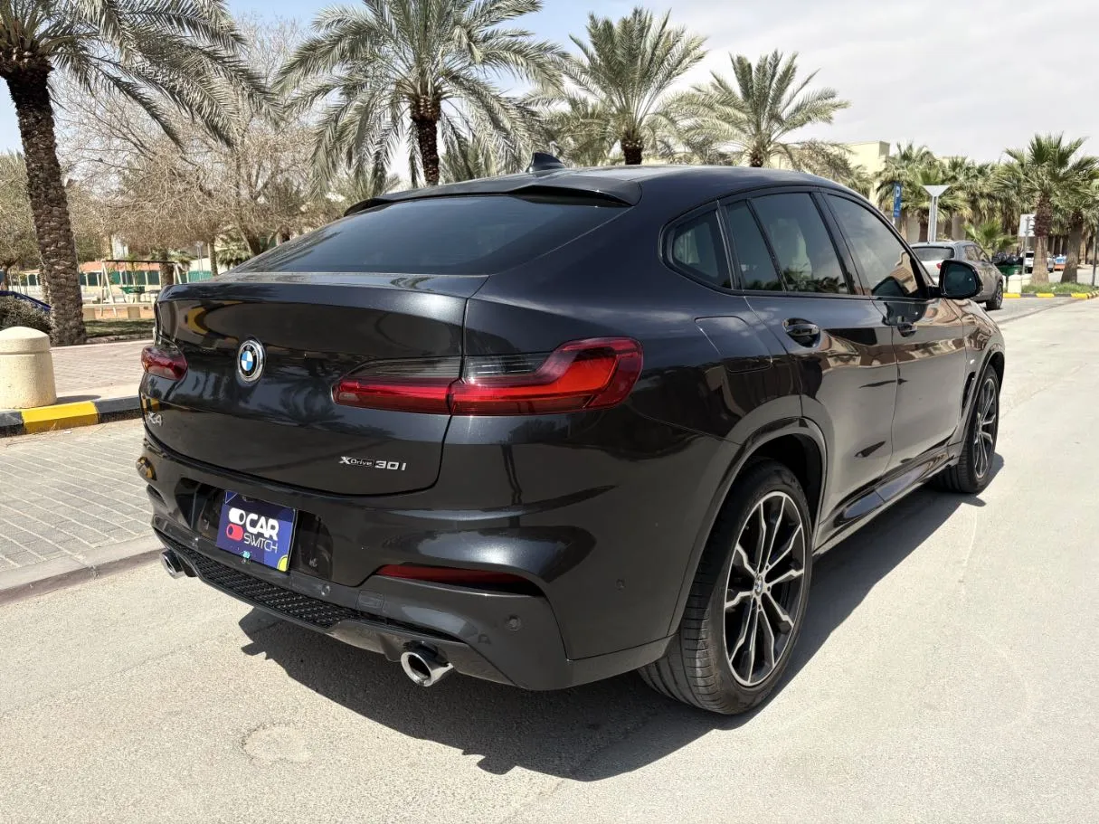 Car image 5