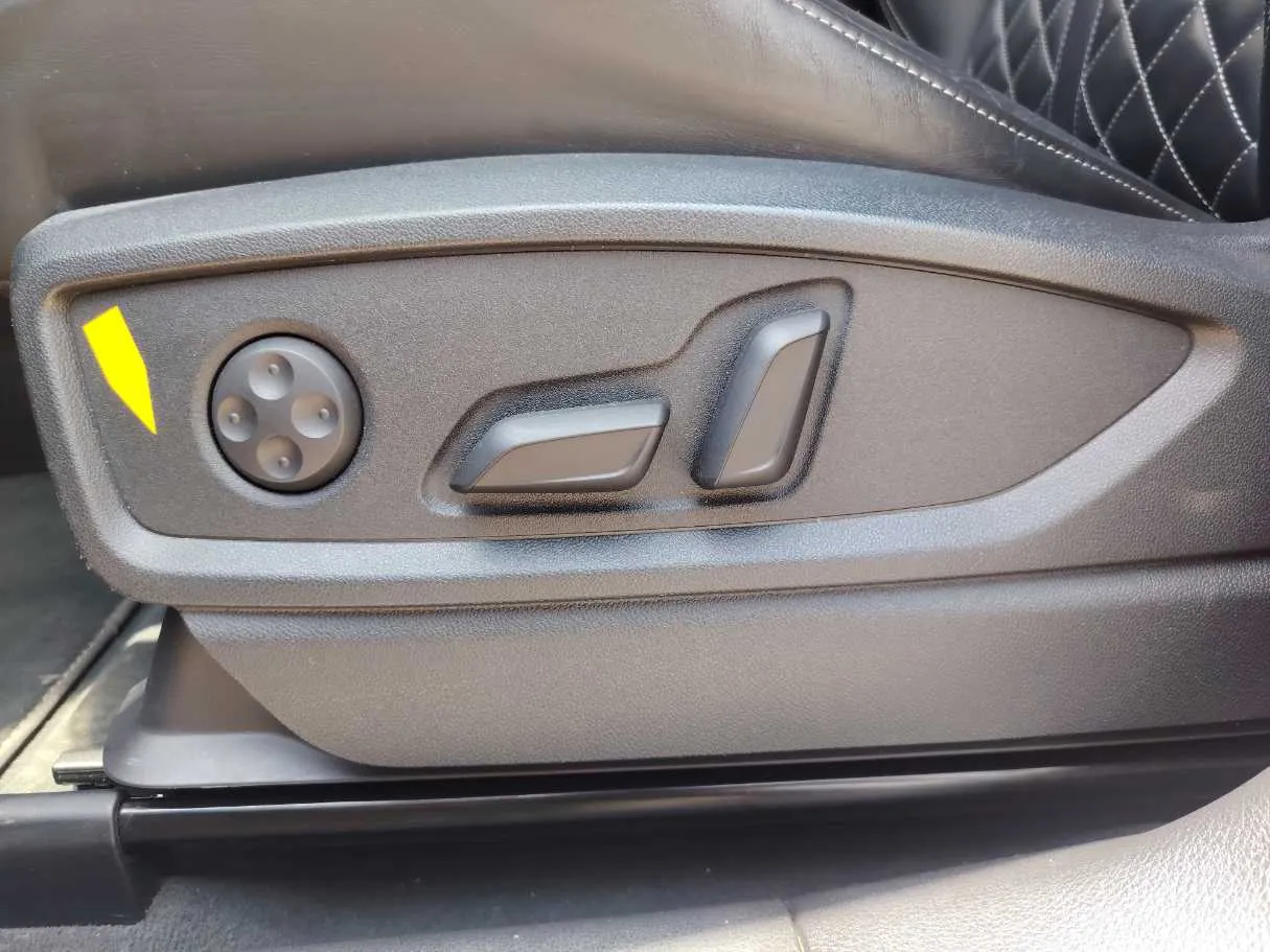 Car image 31