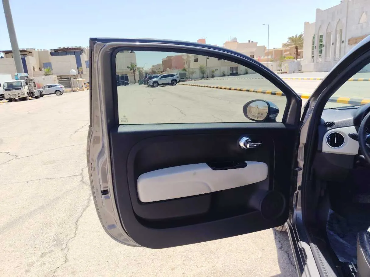 Car image 11