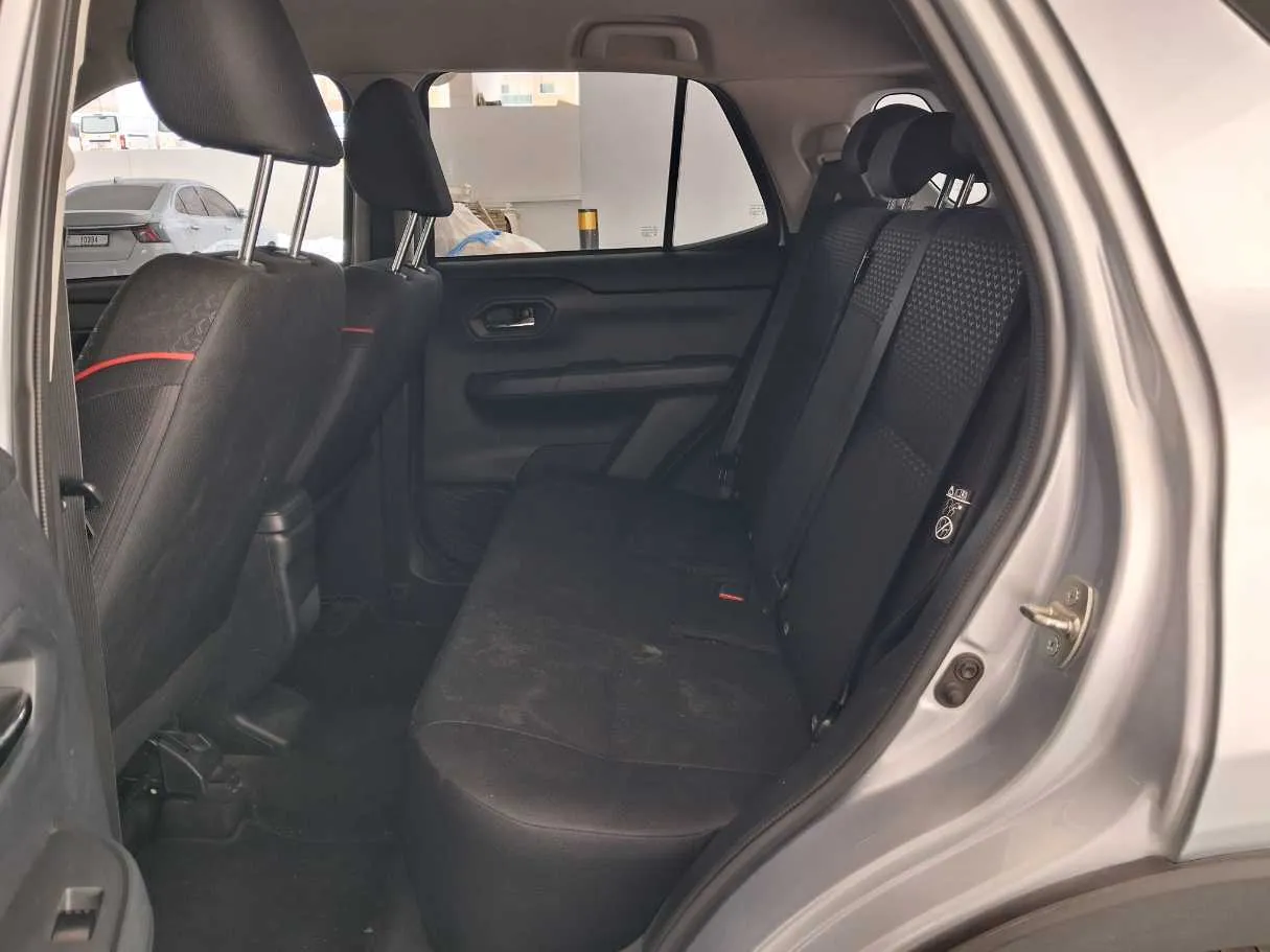 Car image 13