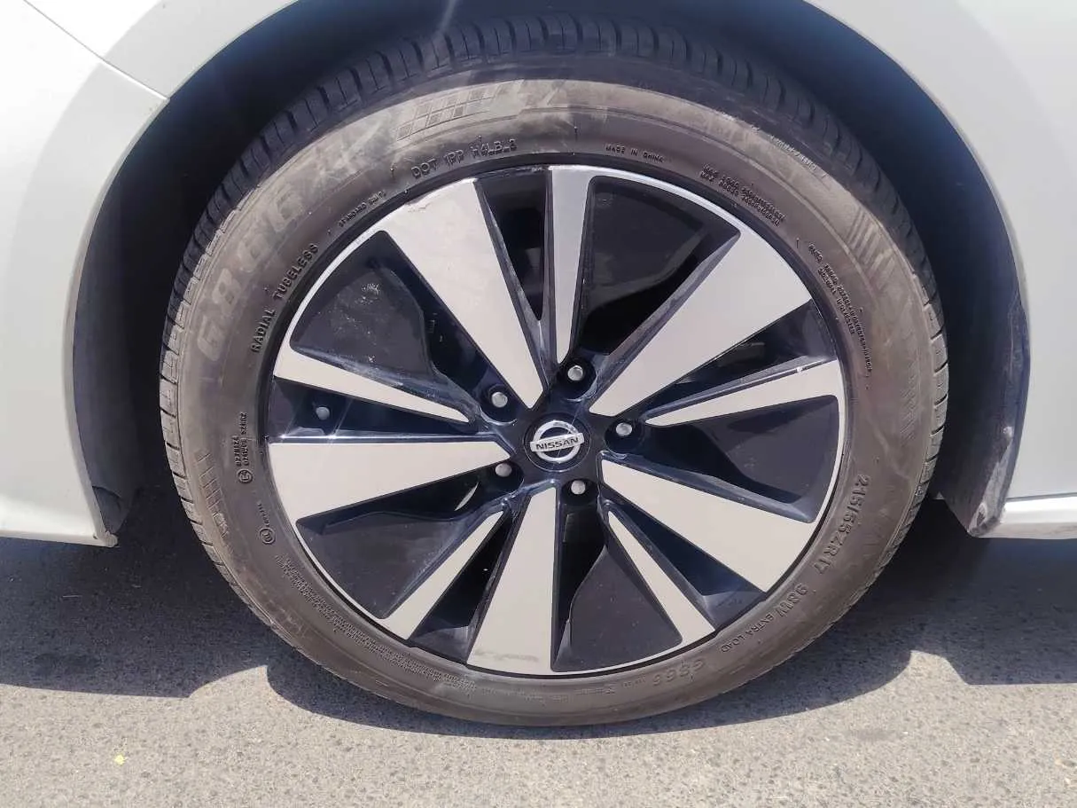 Car image 10