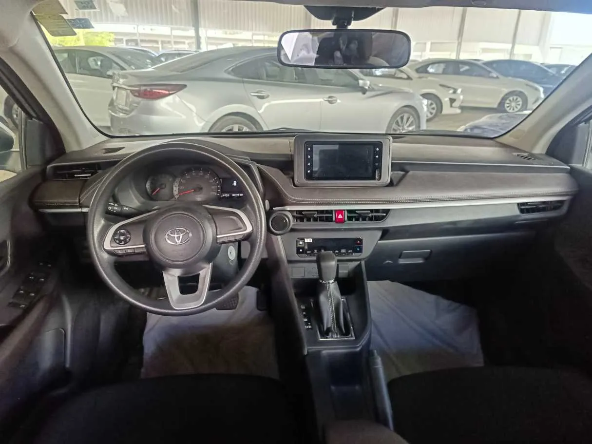 Car image 18