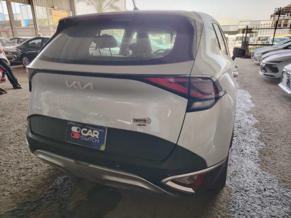 Car image 5