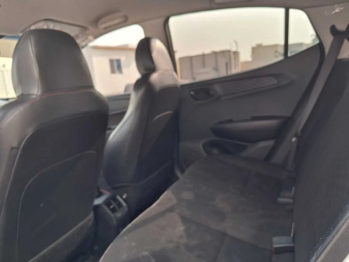 Car image 13