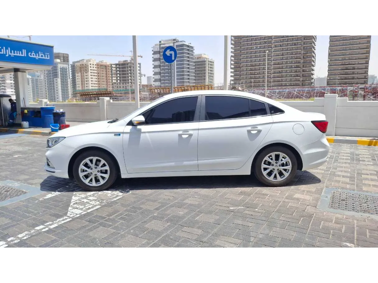 Car image 8