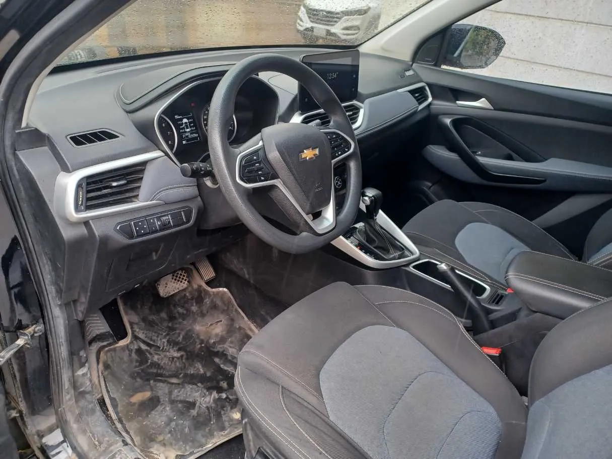 Car image 12