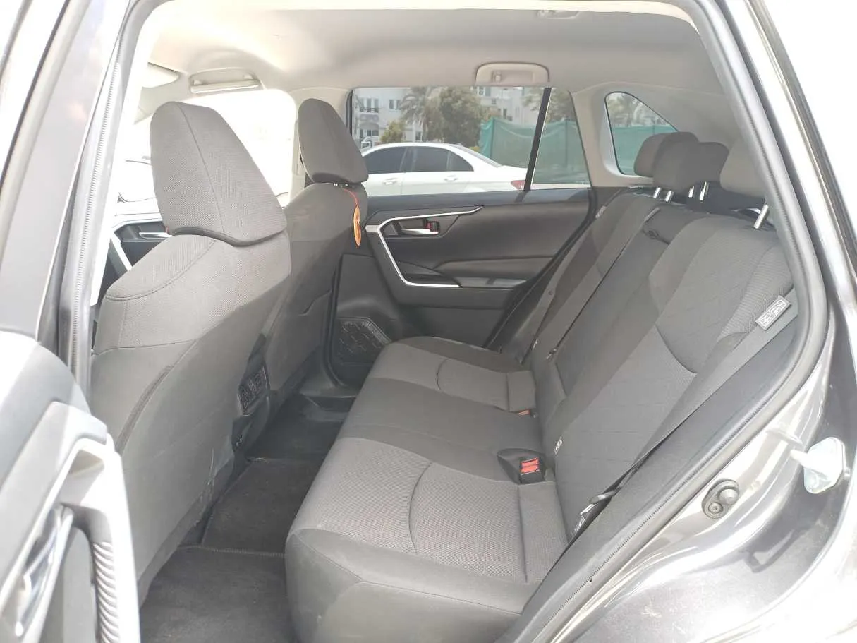 Car image 13