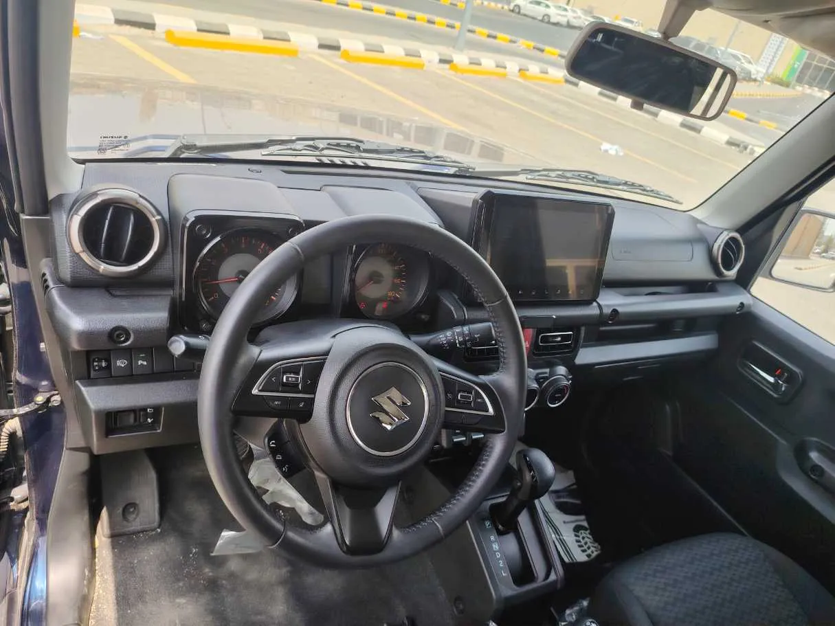 Car image 13