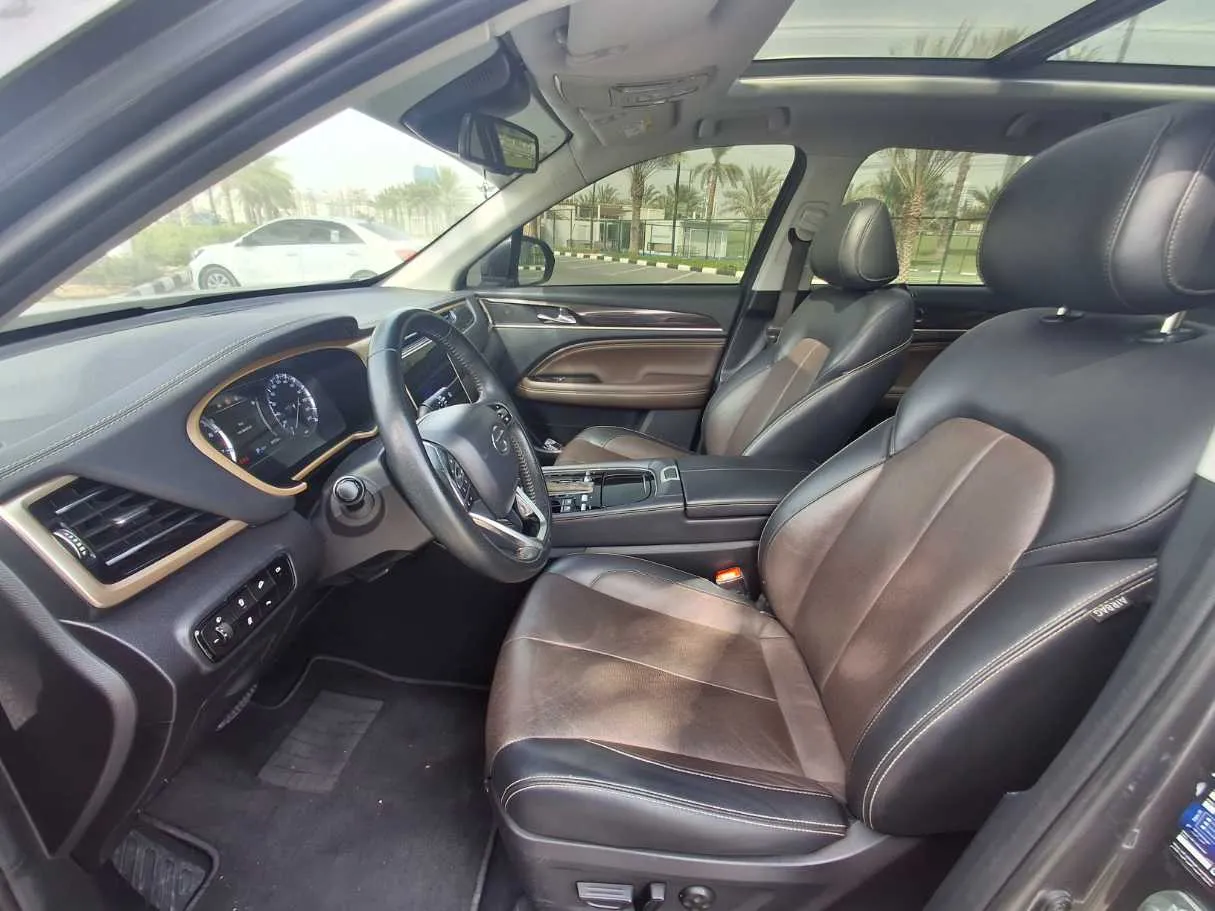 Car image 12