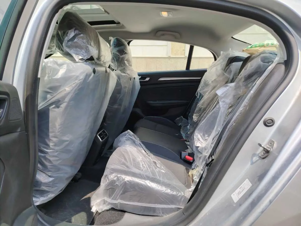 Car image 17