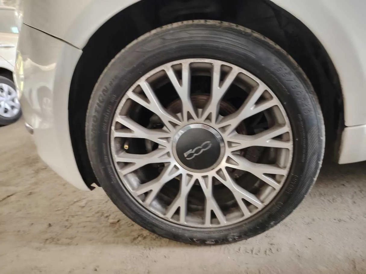 Car image 9