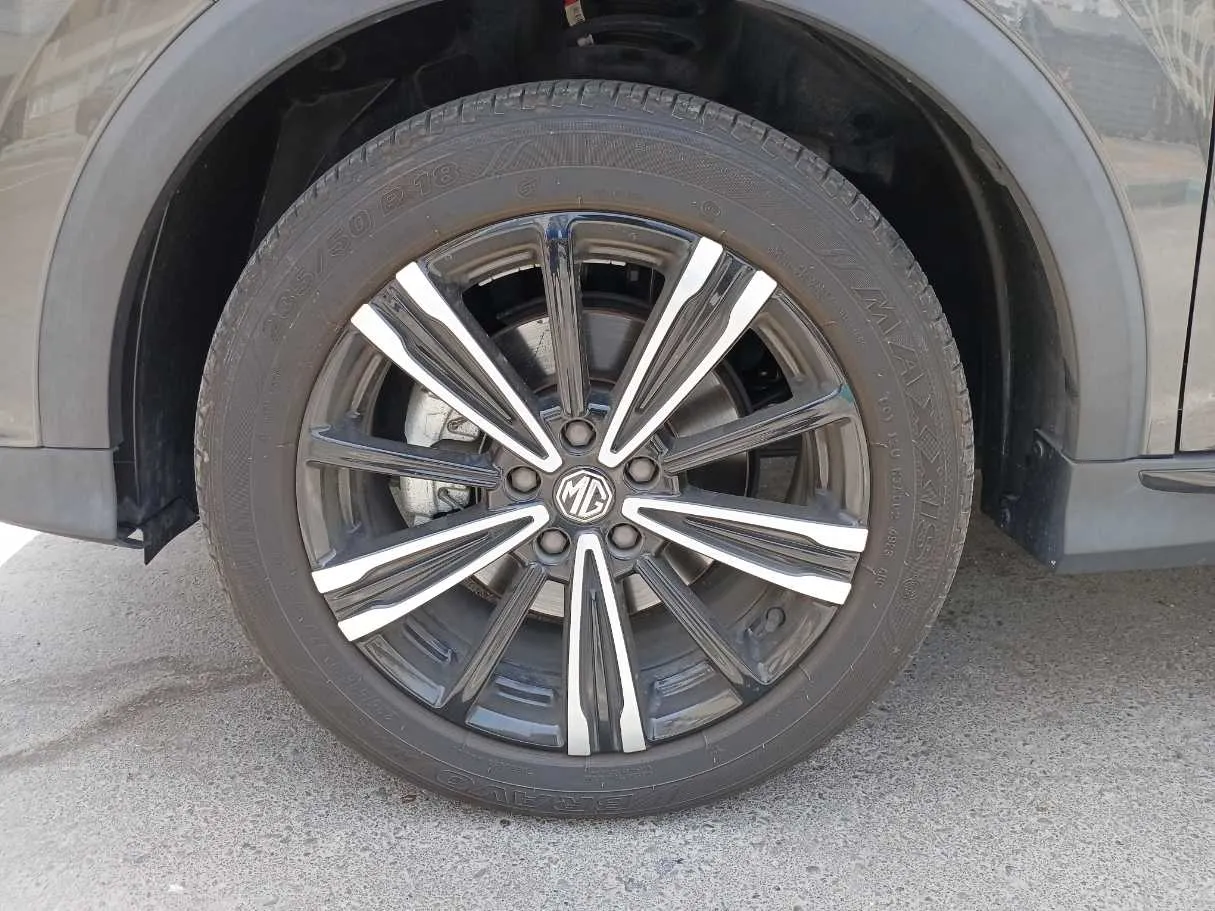 Car image 6