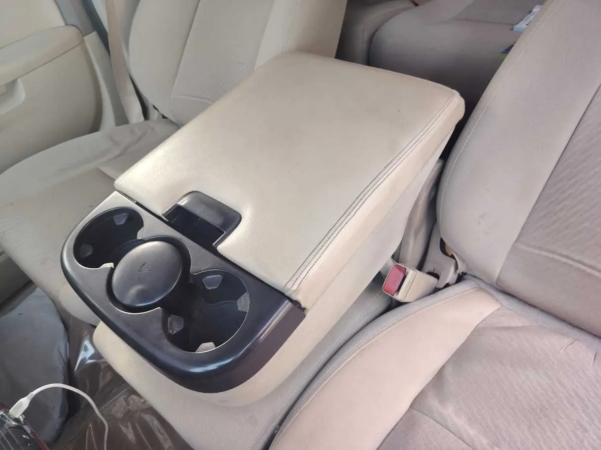 Car image 28