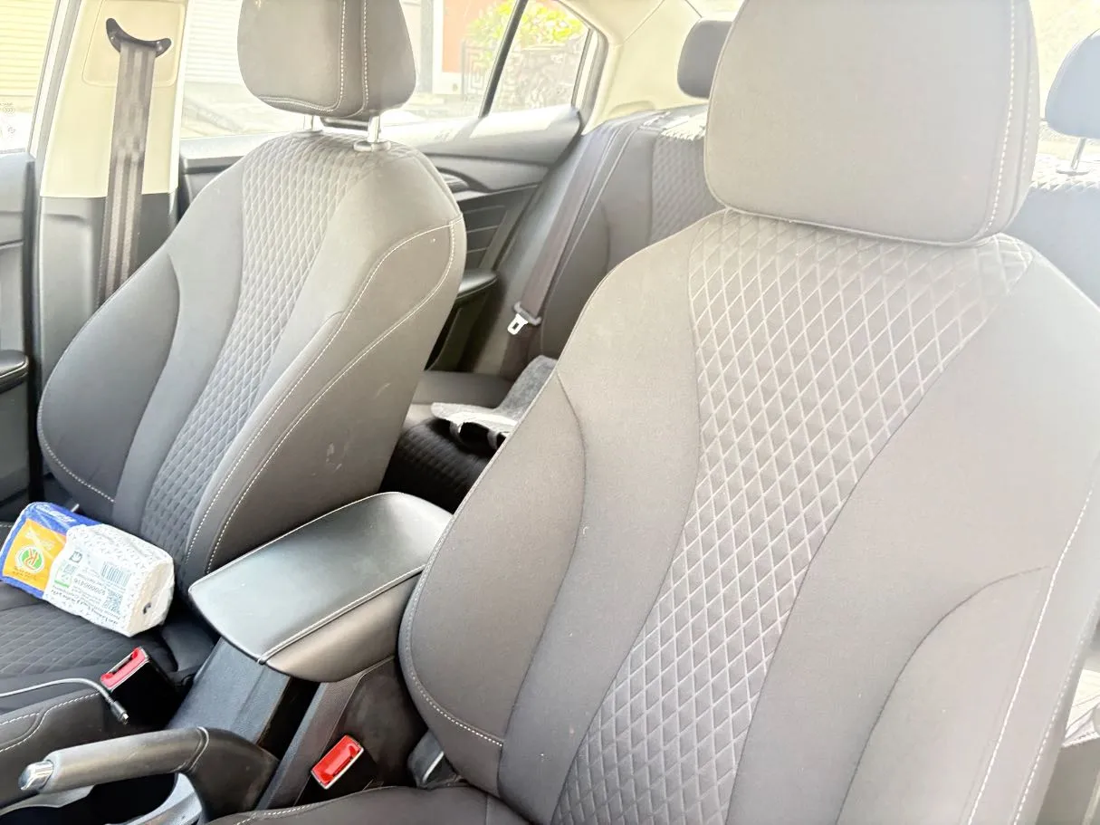 Car image 13
