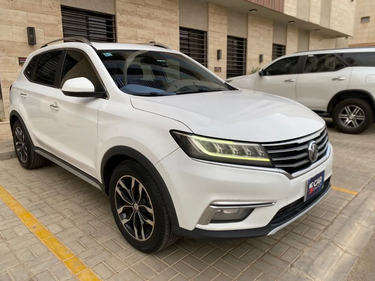 Car image 3