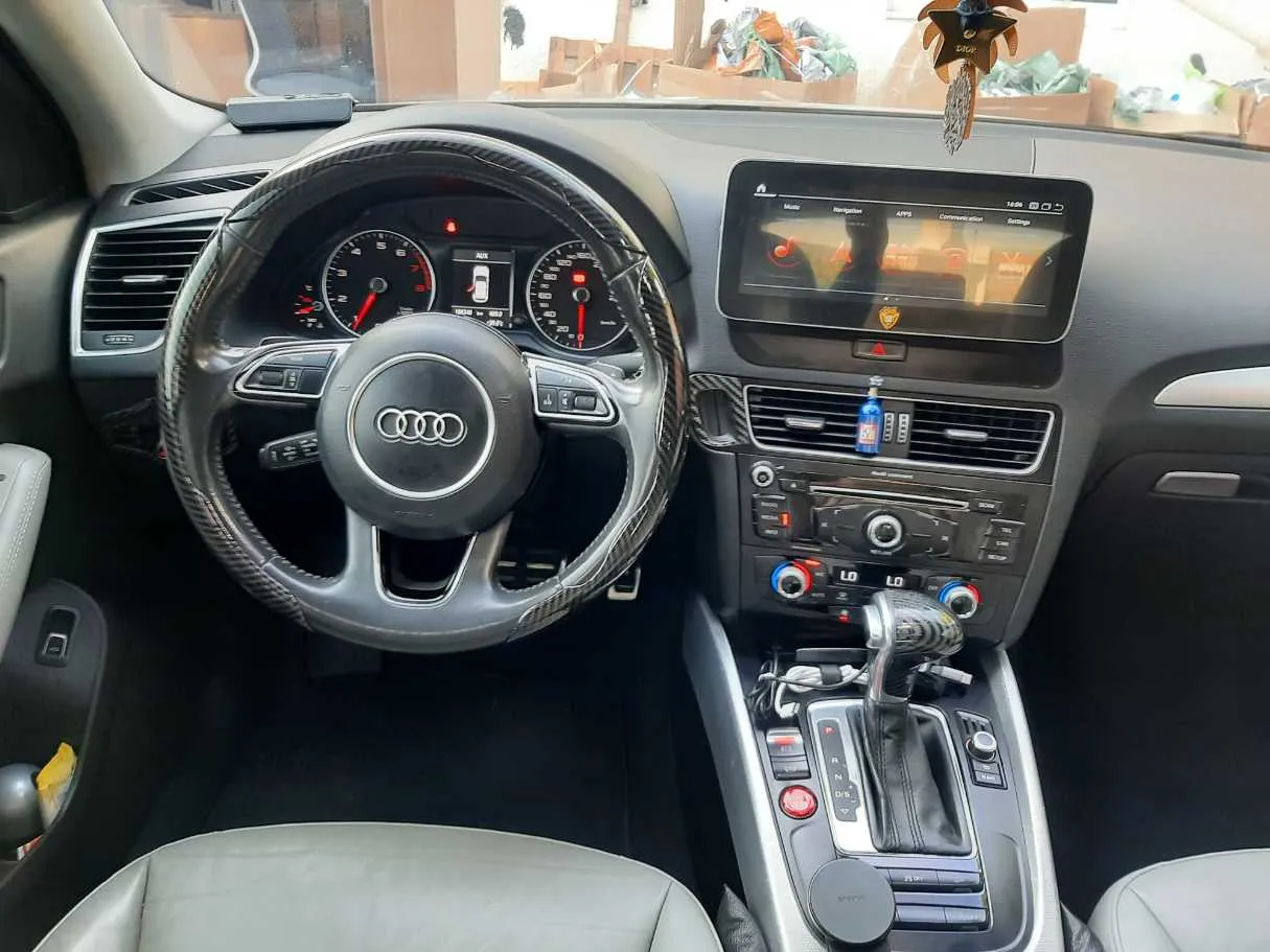 Car image 11