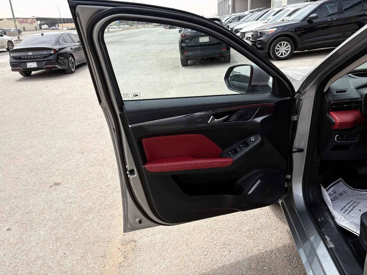 Car image 8