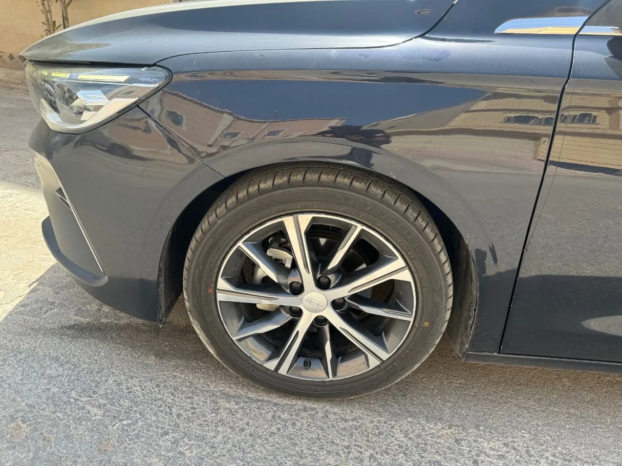 Car image 8