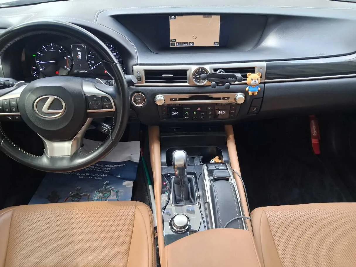 Car image 15