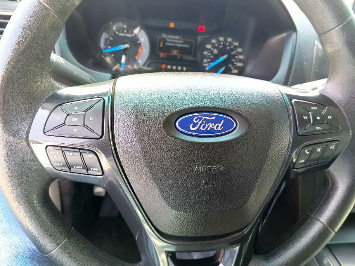 Car image 24