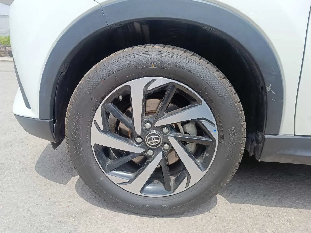 Car image 11