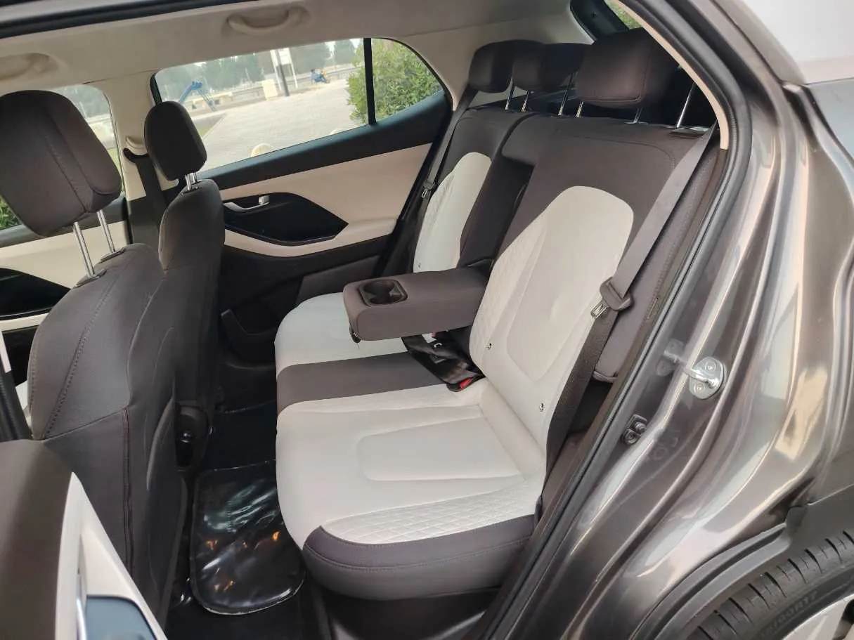 Car image 15
