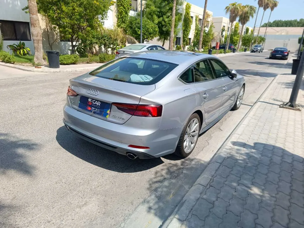 Car image 5