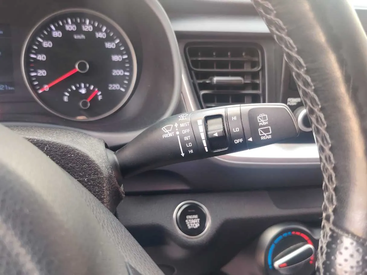 Car image 30