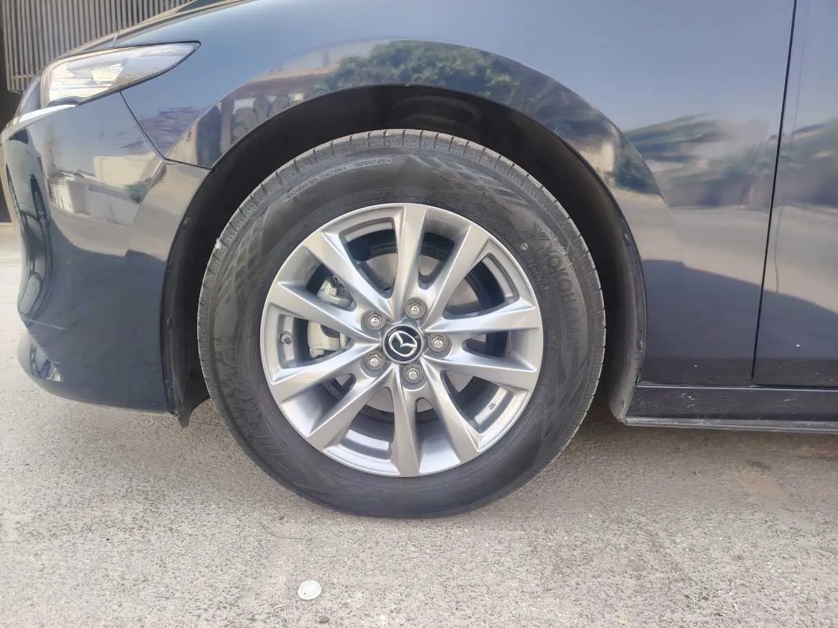 Car image 10